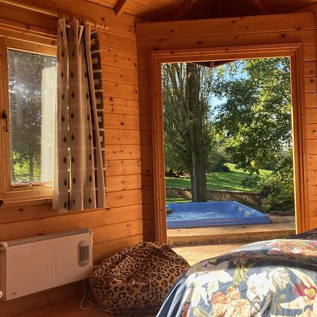 Exclusive 2 Bedroom Apartment With Summer House And Hot Tub Daventry Extérieur photo