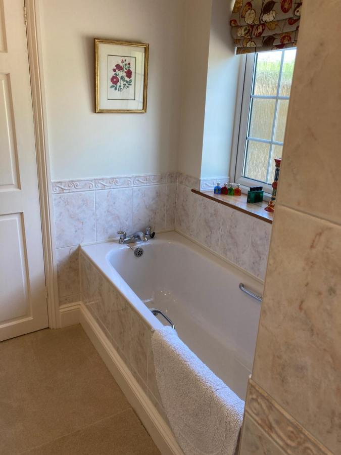 Exclusive 2 Bedroom Apartment With Summer House And Hot Tub Daventry Extérieur photo