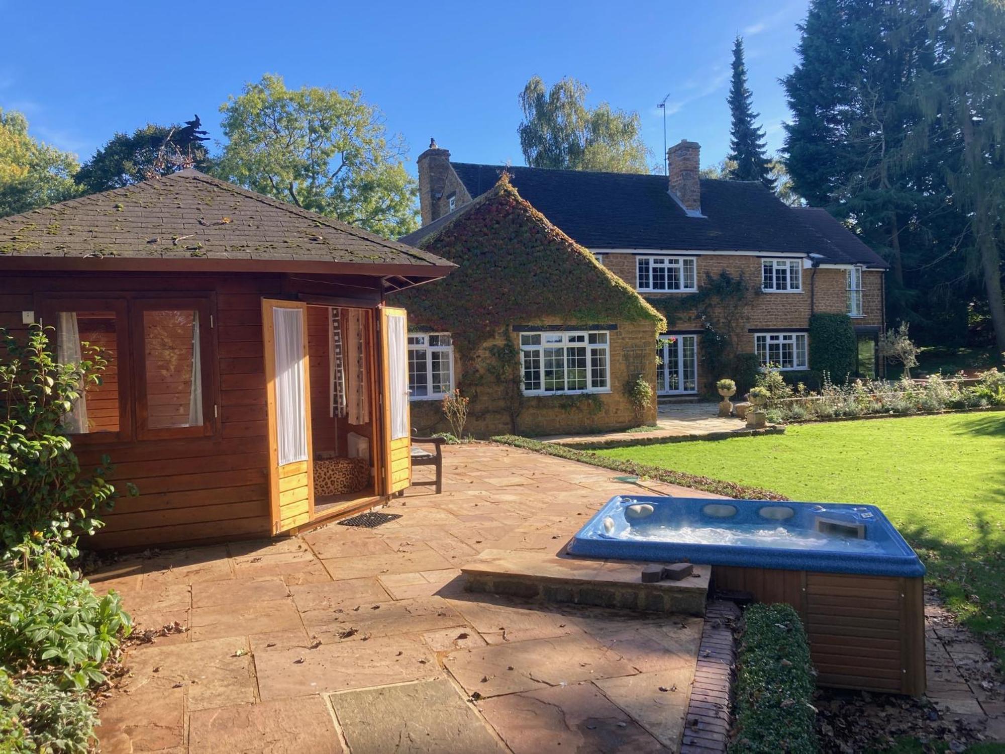 Exclusive 2 Bedroom Apartment With Summer House And Hot Tub Daventry Extérieur photo