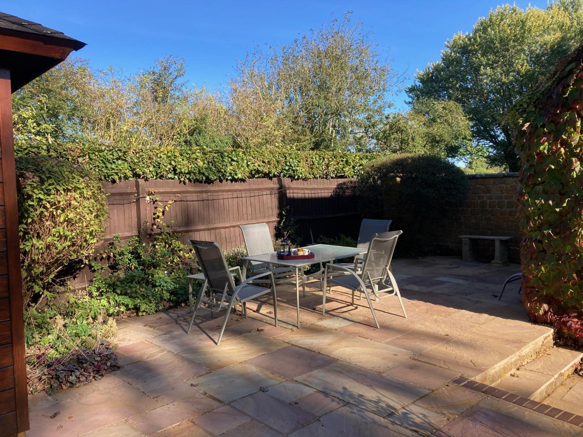Exclusive 2 Bedroom Apartment With Summer House And Hot Tub Daventry Extérieur photo