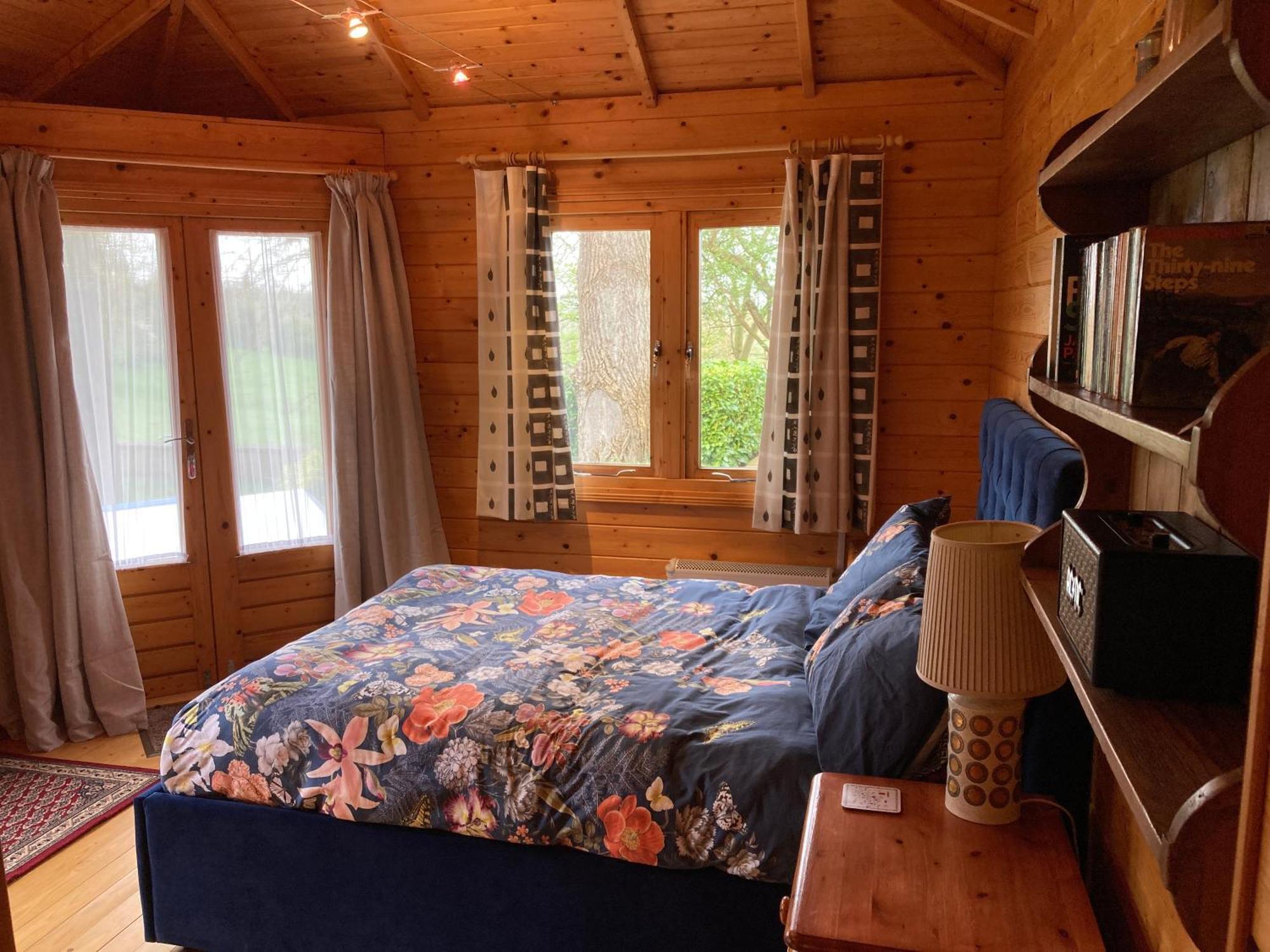 Exclusive 2 Bedroom Apartment With Summer House And Hot Tub Daventry Extérieur photo